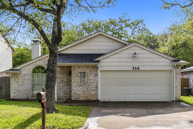 property at 910 Blue Jay Dr
