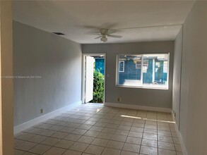 240 NW 5th Ave-Unit -W in Dania Beach, FL - Building Photo - Building Photo