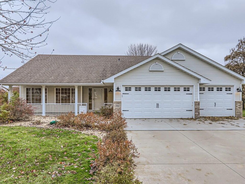 10441 Karston Ave NE in Albertville, MN - Building Photo