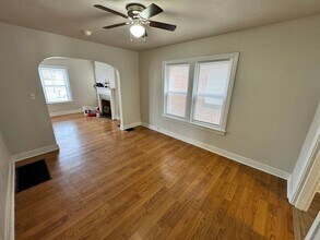 210 1/2 W Collins Ct in Louisville, KY - Building Photo - Building Photo