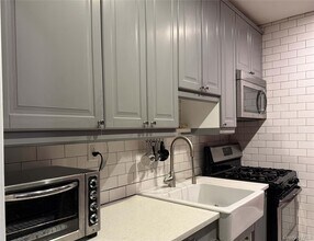 76-10 34th Ave in Queens, NY - Building Photo - Building Photo