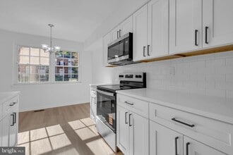 4 Summit Green Ct in Cockeysville, MD - Building Photo - Building Photo