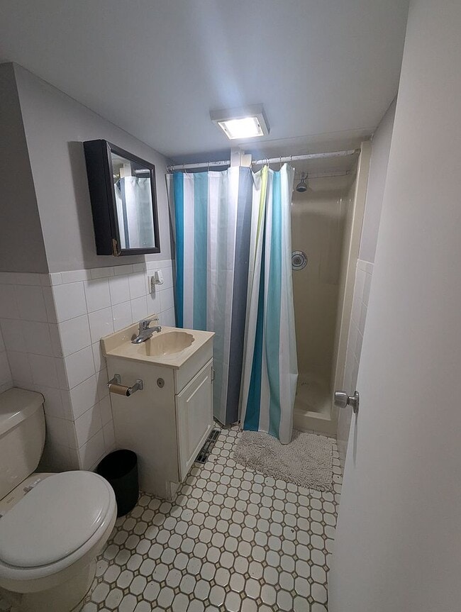 property at 517 W Curtis St