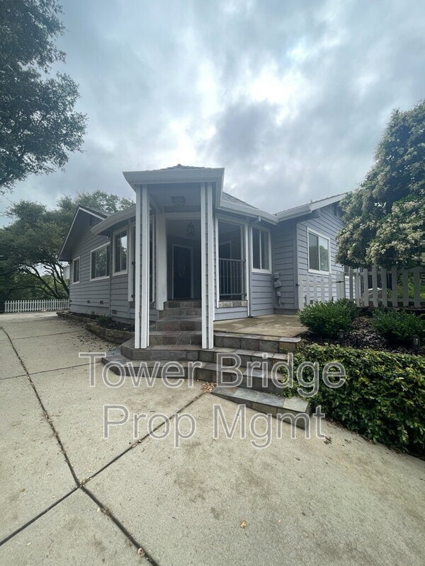 property at 737 Cresta Ct
