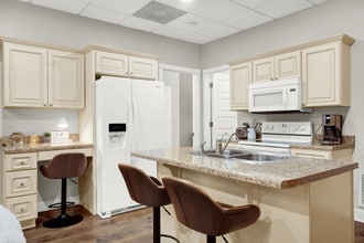 210 E Waldburg St in Savannah, GA - Building Photo - Building Photo