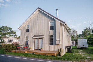 5277 Main St in Chincoteague, VA - Building Photo