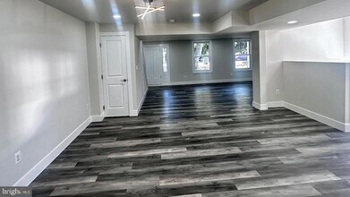 5241 Main St in Stephens City, VA - Foto de edificio - Building Photo