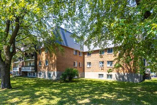 6350 Bienville in Brossard, QC - Building Photo