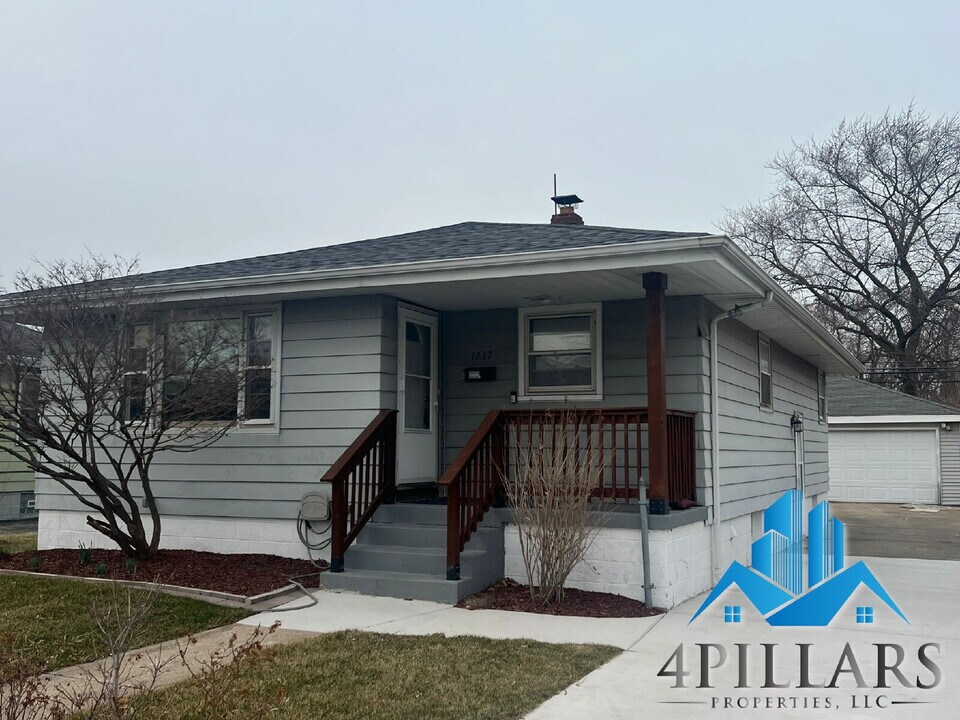 1237 170th Pl in Hammond, IN - Building Photo