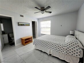 3615 Boca Ciega Dr in Naples, FL - Foto de edificio - Building Photo