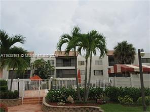 301 Racquet Club Rd in Weston, FL - Building Photo