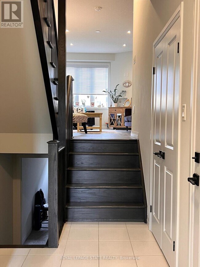 13 Dresser Ln in Hamilton, ON - Building Photo - Building Photo