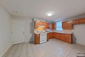 10 Fleming Ave in Newark, NJ - Building Photo - Building Photo