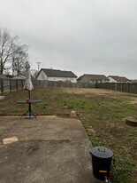 2221 Trophy Trce in Clarksville, TN - Building Photo