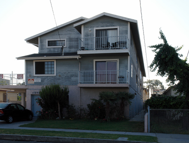 11422 Freeman Ave in Hawthorne, CA - Foto de edificio - Building Photo