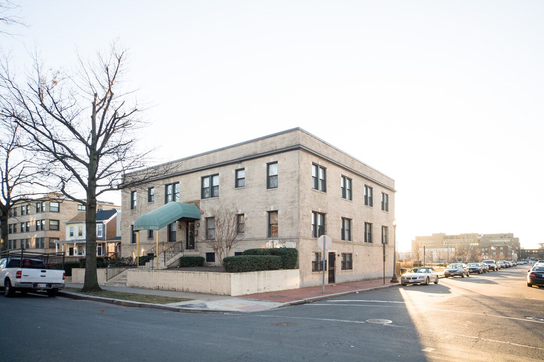 The Lincoln in Washington, DC - Building Photo