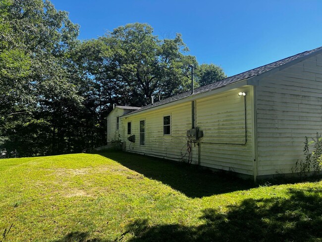 2 Buttercup Dr in Freeport, ME - Foto de edificio - Building Photo