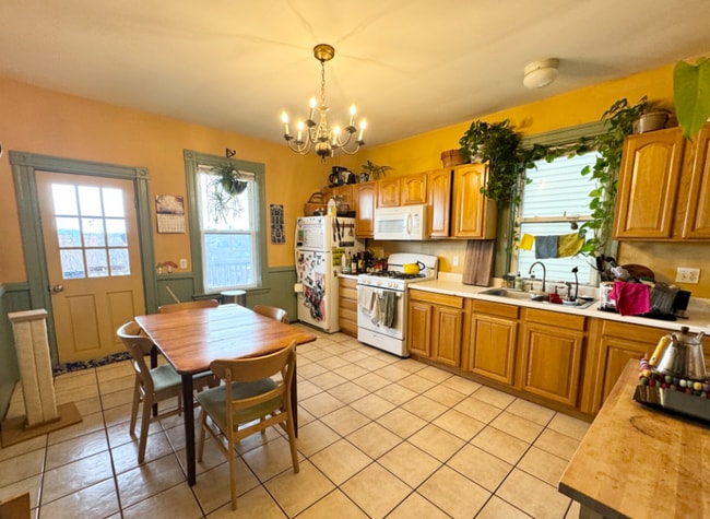 16 Fisher Ave, Unit 3