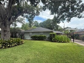 4114 Norfolk St in Houston, TX - Building Photo