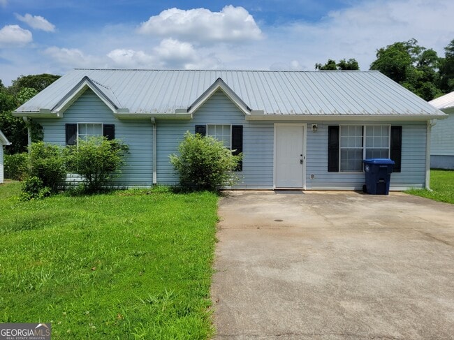 property at 256 Courtyard Cir