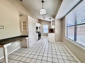 9110 United Kingdom Dr in Austin, TX - Building Photo - Building Photo