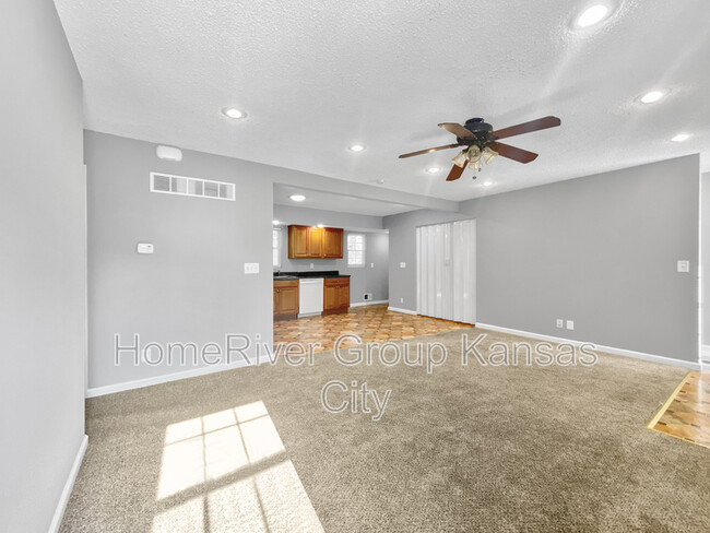 3913 S Lynn St in Independence, MO - Building Photo - Building Photo