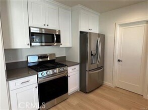 523 N Lomita St in Burbank, CA - Building Photo - Building Photo