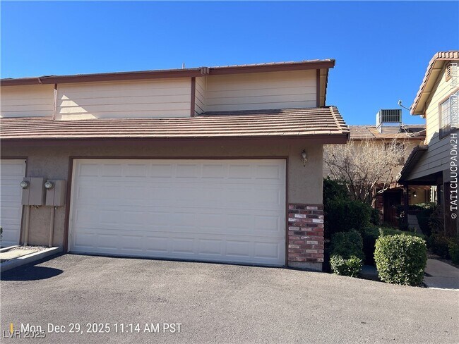 3251 Dawnflower St in Las Vegas, NV - Building Photo - Building Photo