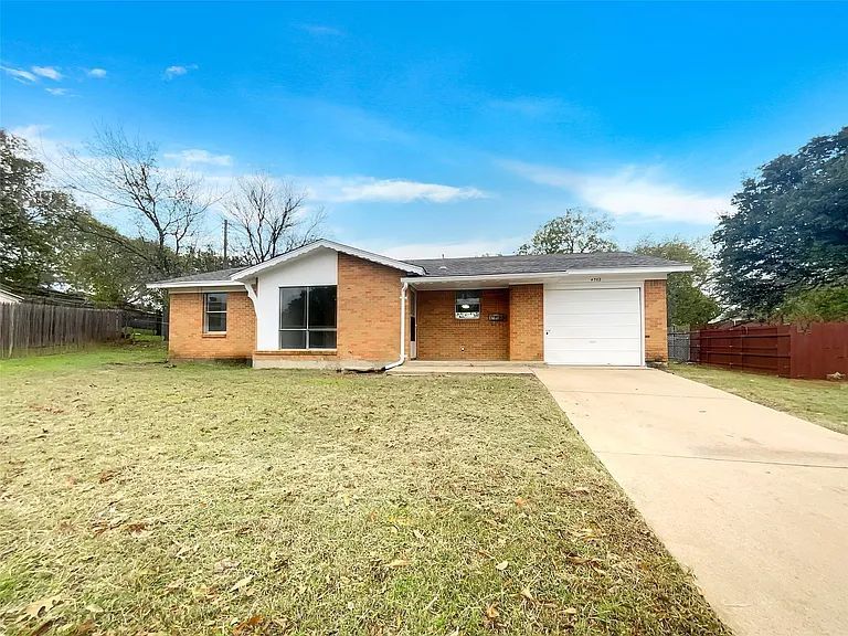 4702 Dee Ct in Fort Worth, TX - Building Photo