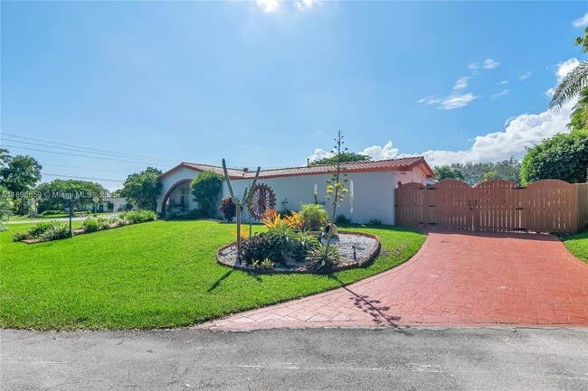 17320 SW 89th Ave in Palmetto Bay, FL - Building Photo - Building Photo