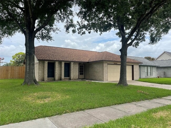10901 W Dogwood Dr in La Porte, TX - Building Photo - Building Photo