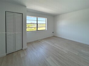 12215 W Dixie Hwy in North Miami, FL - Building Photo - Building Photo