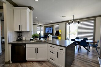 10161 Bentley Oaks Ave in Las Vegas, NV - Building Photo - Building Photo