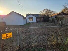 1210 N Crain St in Altus, OK - Building Photo