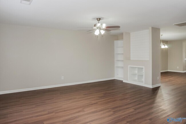 141 Wethersfield Dr in Harvest, AL - Foto de edificio - Building Photo