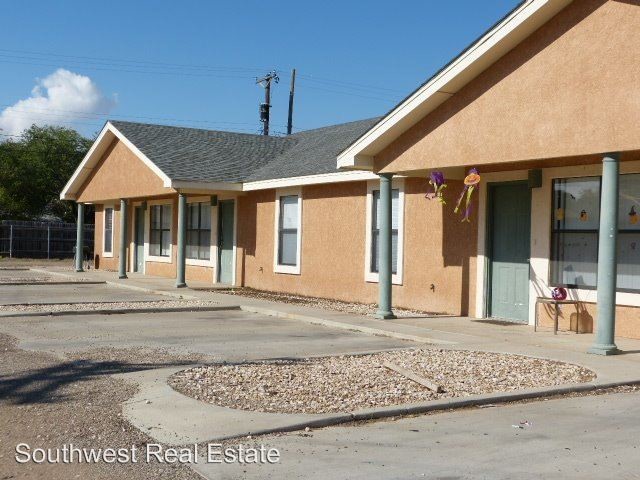 812 S Elgin Ave in Portales, NM - Building Photo - Building Photo