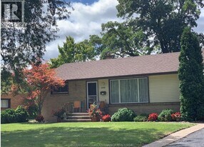 3735 Glenwood Ave in Windsor, ON - Building Photo