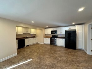 27 Meadow St in Newburgh, NY - Building Photo - Building Photo