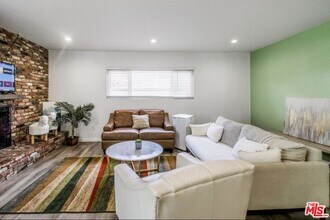 3230 Lewis Ave in Signal Hill, CA - Foto de edificio - Building Photo