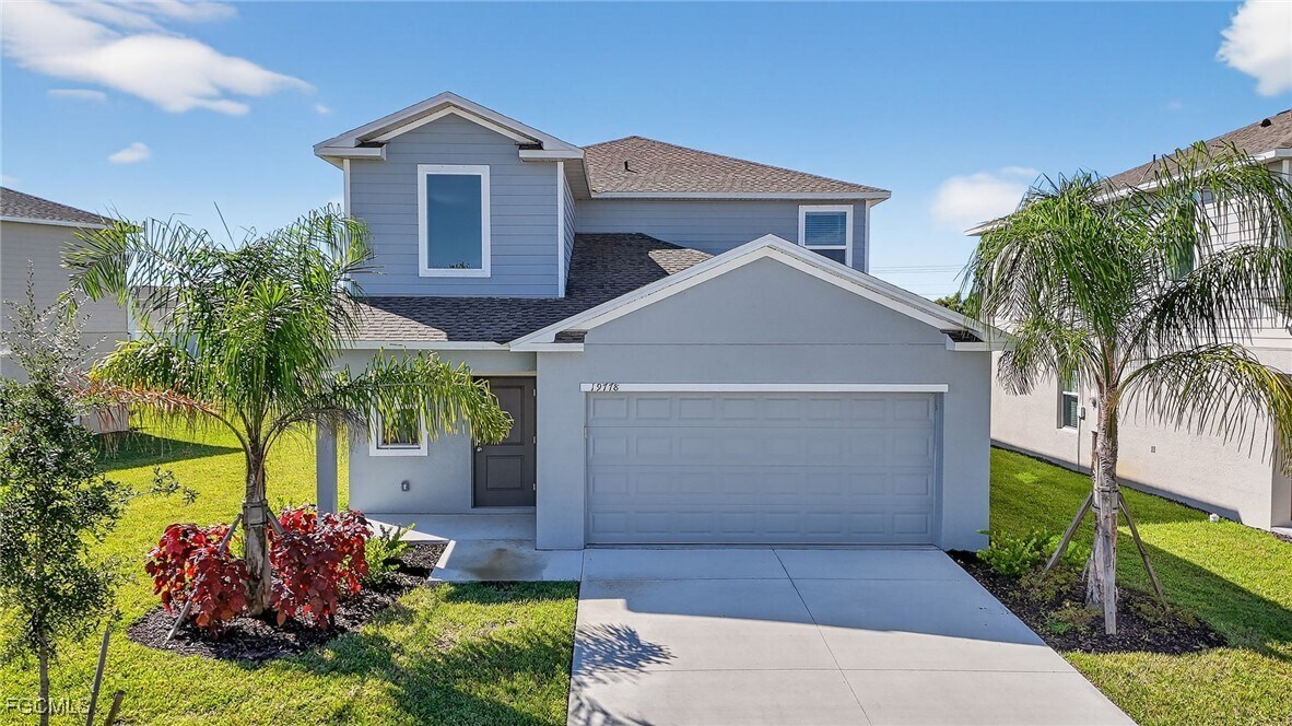 19624 Fairhill Ct in Lehigh Acres, FL - Building Photo