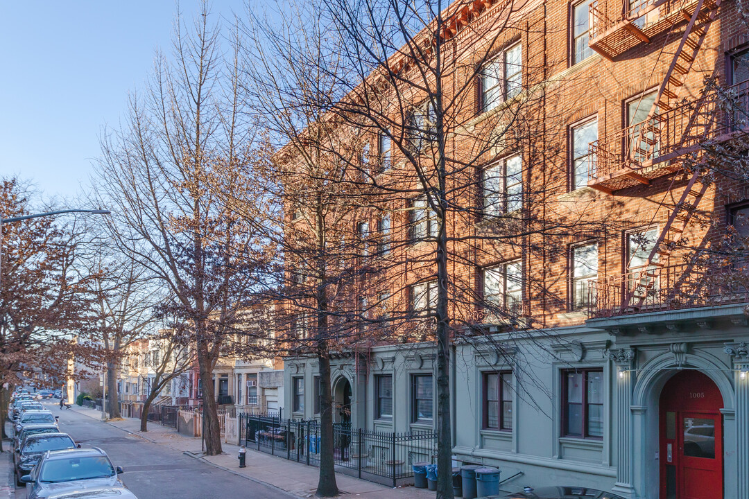 1001 Lincoln Pl in Brooklyn, NY - Building Photo