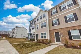 51 Short Br Dr in Ranson, WV - Building Photo - Building Photo