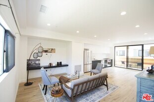 860 S Wilton Pl in Los Angeles, CA - Building Photo