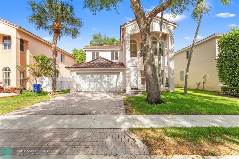 2215 NW 76th Terrace in Pembroke Pines, FL - Building Photo