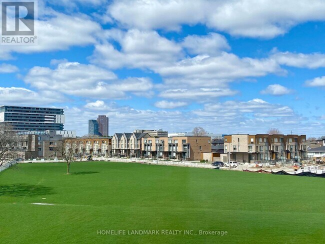 416 Lawrence Hts Wy in Toronto, ON - Building Photo - Building Photo