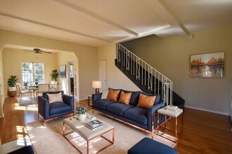 1417 S Crescent Heights Blvd, Unit 1425.5 in Los Angeles, CA - Building Photo - Building Photo