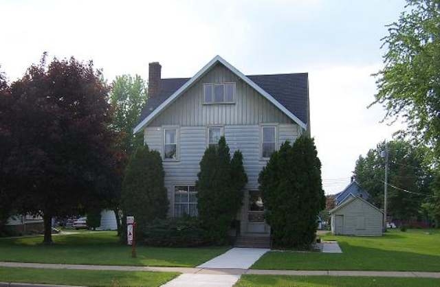 616 S Cherry Ave in Marshfield, WI - Foto de edificio