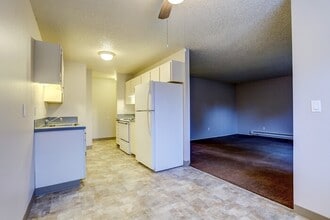17119 SE Powell Blvd in Portland, OR - Building Photo - Building Photo