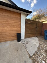 4702 Crest Oak Rd in Austin, TX - Building Photo - Building Photo