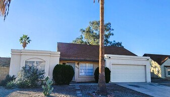7027 W Cherry Hills Dr in Peoria, AZ - Building Photo